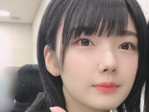 藤吉夏鈴の鼻にはほくろがあった。