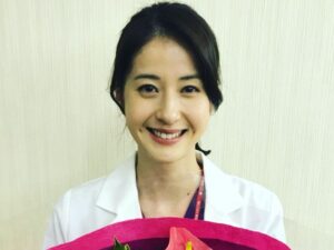 松本若菜さんの30代、白衣姿